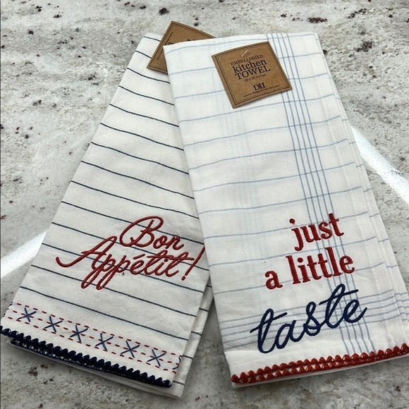 Design Imports Other - White and Blue Decorative Kitchen Linens Set